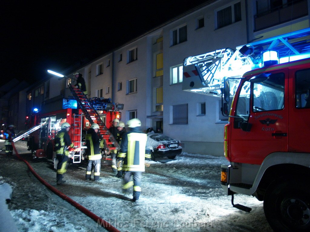 Feuer in Kueche Koeln Vingst Homarstr P704.JPG